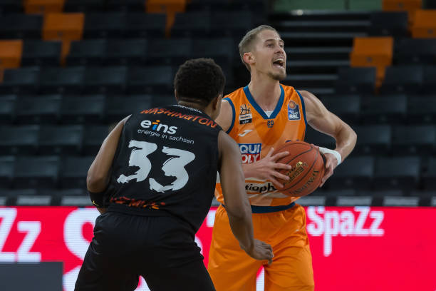 在短期内与 在短期内与