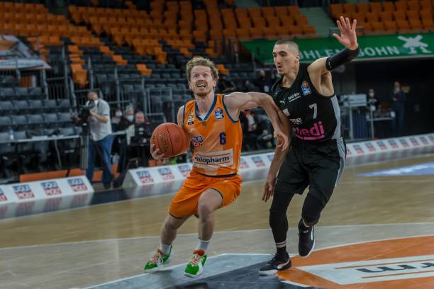 在激烈的竞 在激烈的竞